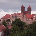 펜션 Grosses- Altes- Umfassend Saniertes By Interhome